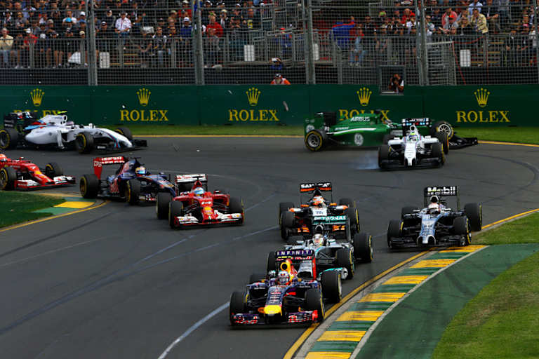 Kurz nach dem Start: Rosberg führt schon, hinten hat es gekracht