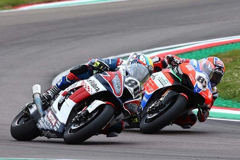 Lorenzo Zanetti (re.) in Imola gegen Hector Barbera