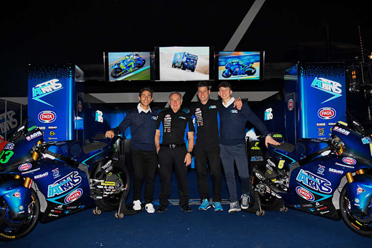 Italtrans-Teamvorstellung: Bastianini mit Sandi, rechts Roberto Locatelli