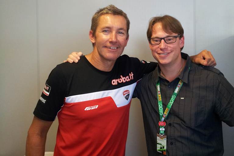 Troy Bayliss (li.) mit SPEEDWEEK-Redakteur Ivo Schützbach