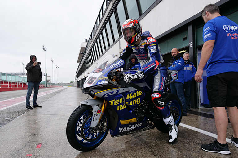 Loris Baz auf der Yamaha R1