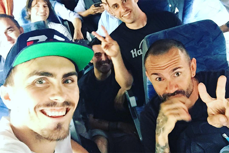 Loris Baz machte sich im Bus mit dem Avintia-Team auf den Weg nach Buenos Aires