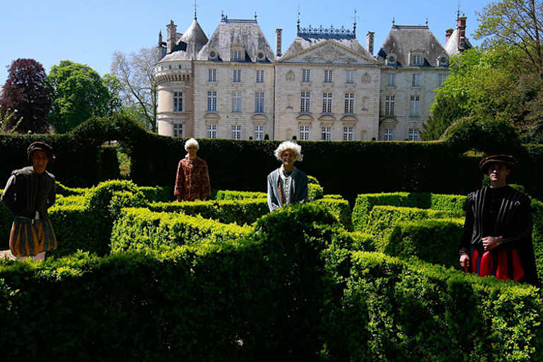 Die WM-Piloten vor dem «Château de Lude»