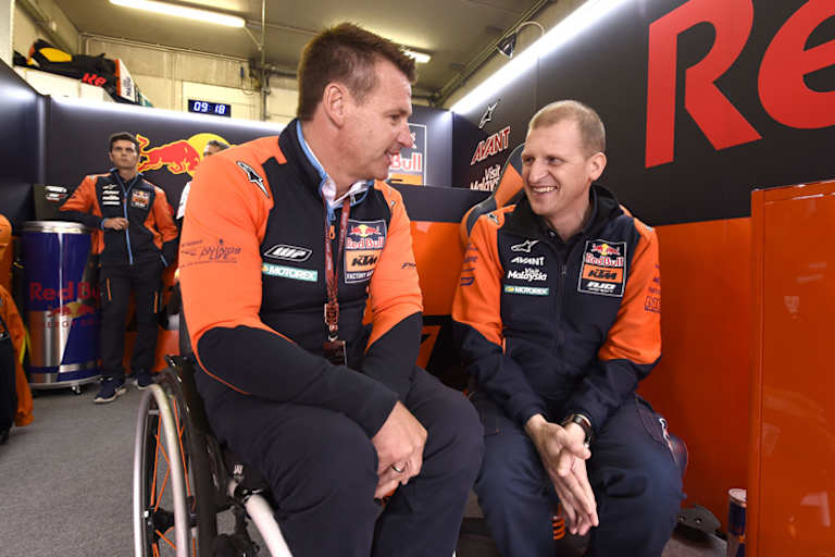 KTM-Rennchef Pit Beirer (li.) mit Teamchef Aki Ajo