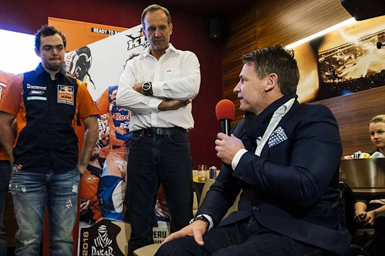 KTM-Motorsport-Direktor Pit Beirer mit Kinigadner und Walkner
