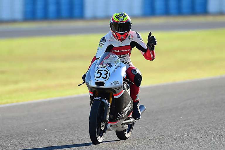 Bezzecchi auf der Mahindra des CIP-Teams