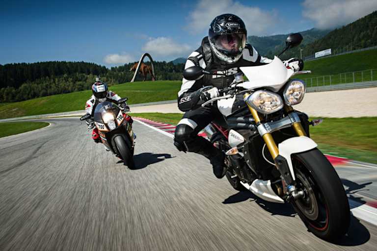 So gehts bei «Go with a Pro» zu: Rennfahrer hinten, Hobbyfahrer vorne