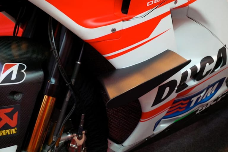 So sehen die kleinen Flügel aus Karbon aus