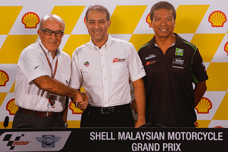 Carmelo Ezpeleta, SIC-Vorstand Tan Sri Mohamed Azman Yahya und SIC-CEO Razlan Razali