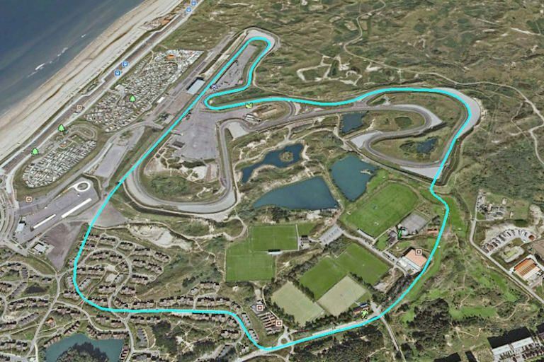 Zandvoort mit der heutigen und mit der früheren Pistenführung (blau)