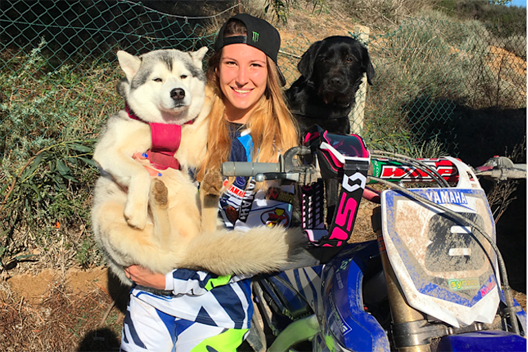 Fontanesi mit ihren Hunden Ice und Otto