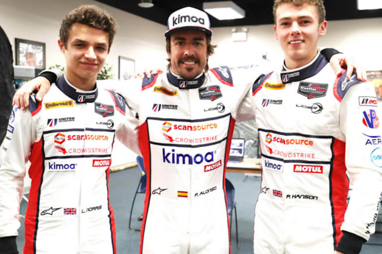 Alonso mit Lando Norris (links) und Phil Hanson