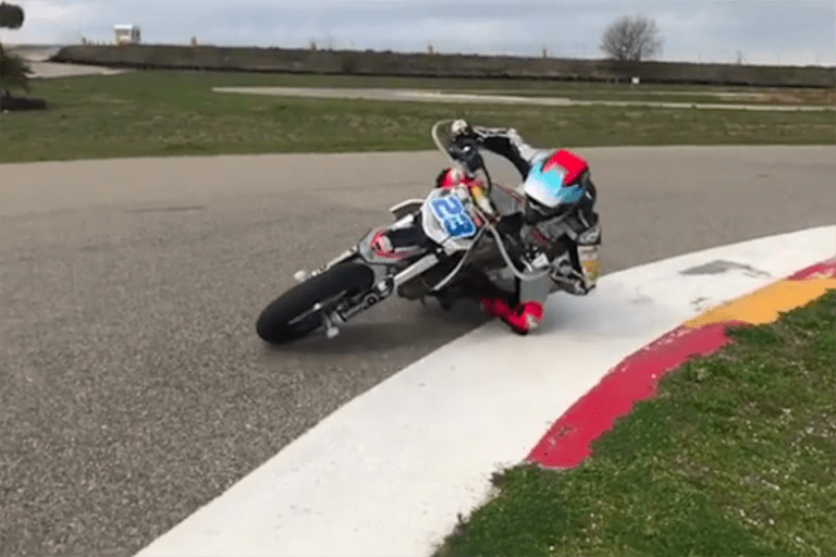 Schrötter beim Supermoto-Training in Spanien