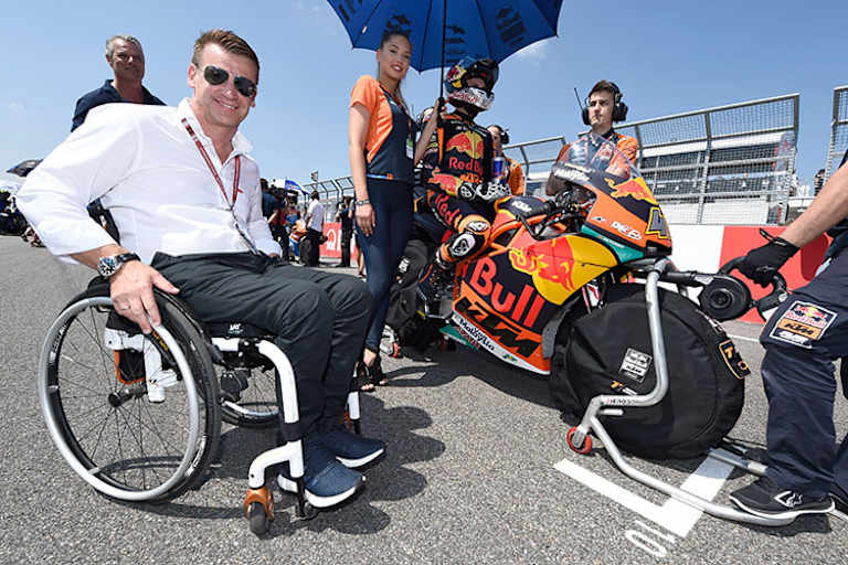 Moto2-WM 2018: Pit Beirer am Startplatz mit Brad Binder