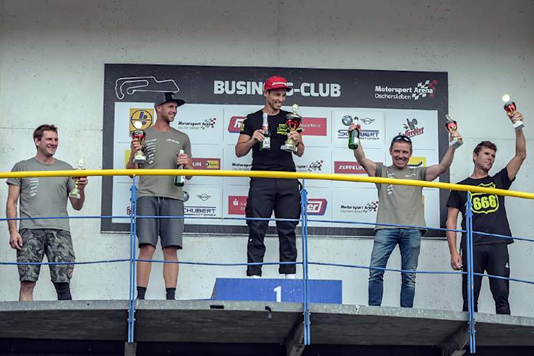 Das Podium nach Rennen 2: Danjiel Peric freut sich über den 1. Platz