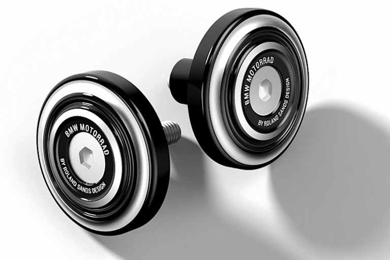 Berühmter Name am Lenker: Gefräste Lenkerstopfen, gestaltet von Roland Sands