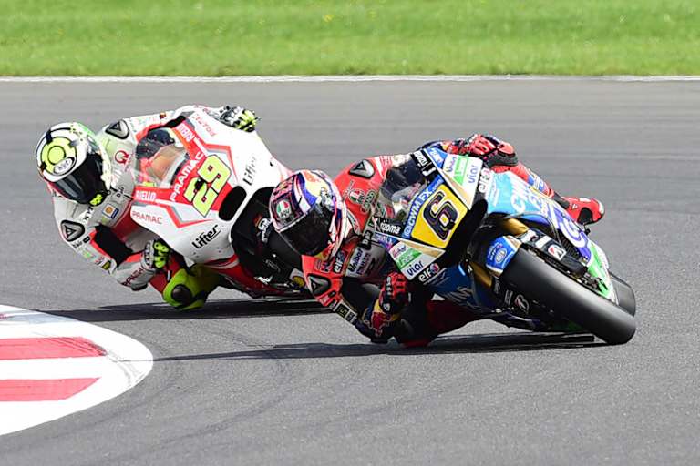 Stefan Bradl (6) überholte in der letzten Runde Andrea Iannone