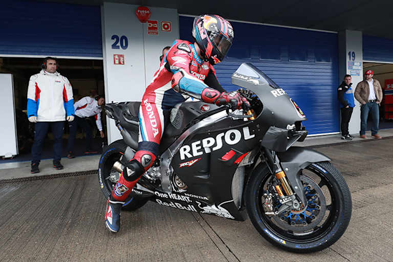 Stefan Bradl vor Kumpel Sandro Cortese auf dem Yamaha-Superbike