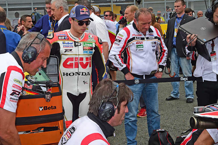 Am Startplatz vor dem Start auf dem Sachsenring: Stefan und Helmut Bradl