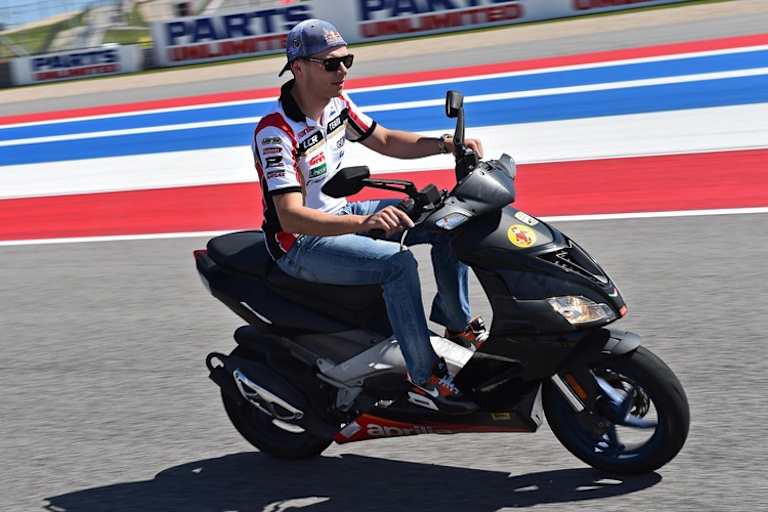 Kurz vor 16 Uhr inspizierte Bradl mit dem Roller die Piste