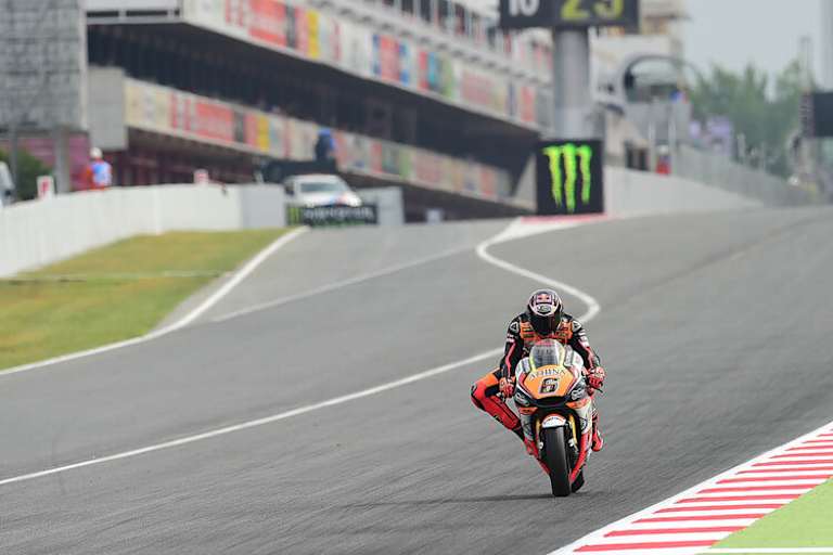 Stefan Bradl auf der Start/Ziel-Geraden im Qualifying 1