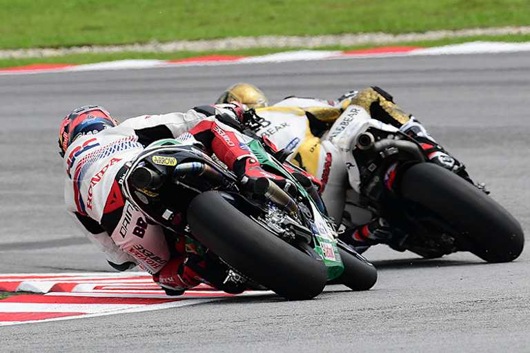 Stefan Bradl hinter Karel Abraham