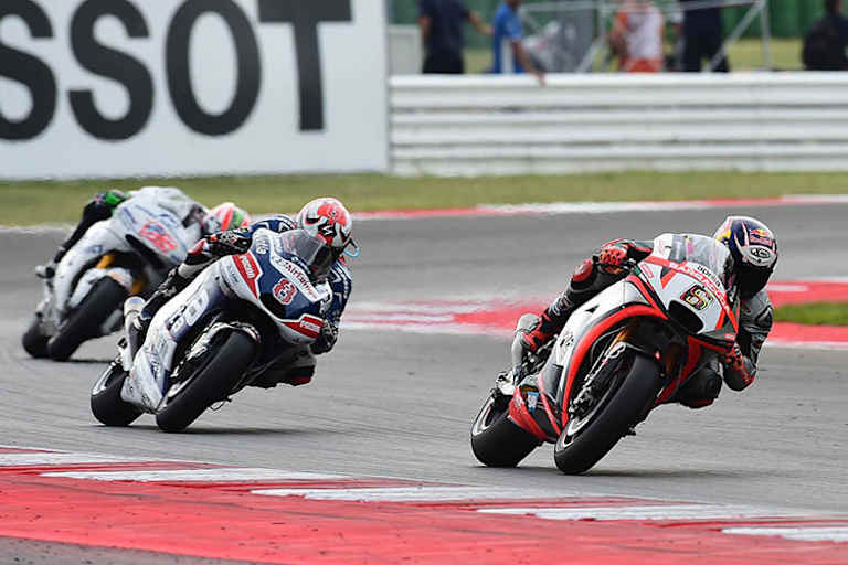 Stefan Bradl in Misano vor Héctor Barberá