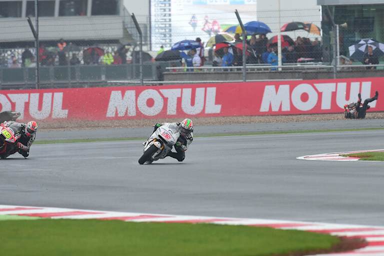 13. Runde in Silverstone: Bradl stürzte hinter Bautista (links) und Nicky Hayden