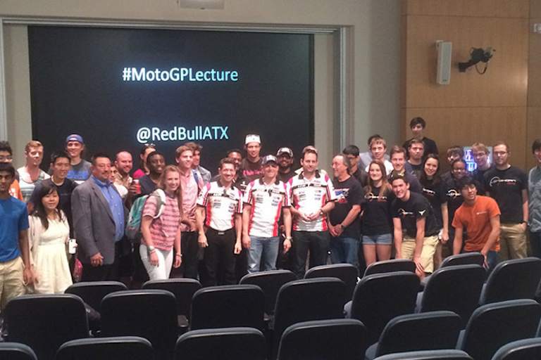 Stefan Bradl mit texanischen Studenten