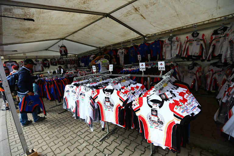 Stefan-Bradl-Merchandising auf dem Sachsenring