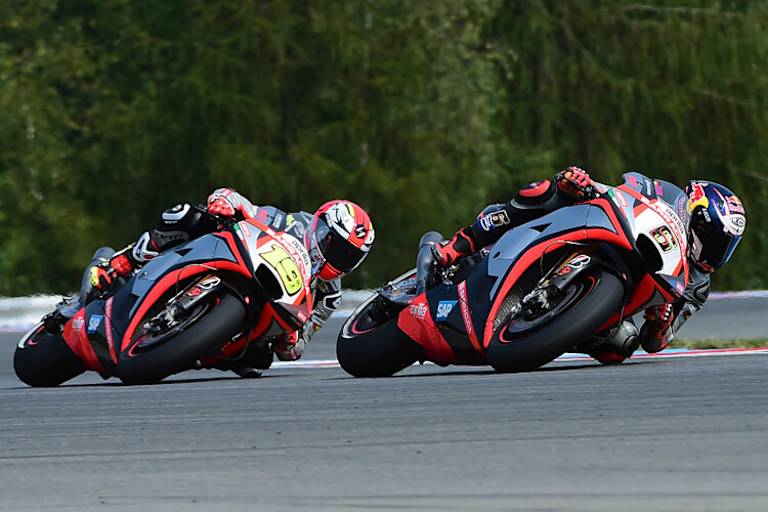 Das Duell der Aprilia-Asse: Stefan Bradl vor Alvaró Bautista