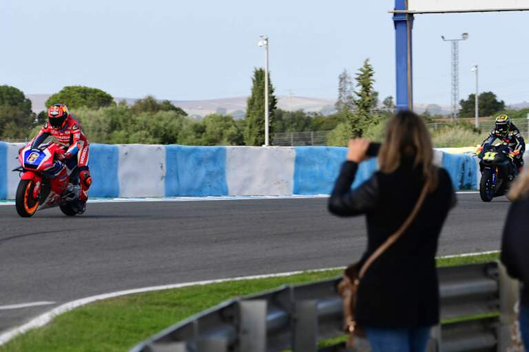 Deutsches Aufeinandertreffen: Vorne Bradl (6), hinten Cortese (11)