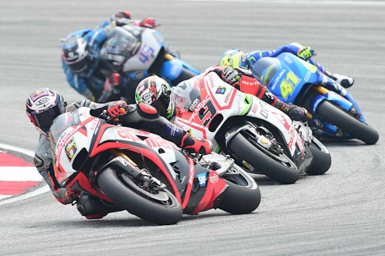 Harte Fights im Rennen: Stefan Bradl (6) vor Petrucci (9), Aleix Espargaró (41) und Redding (45)