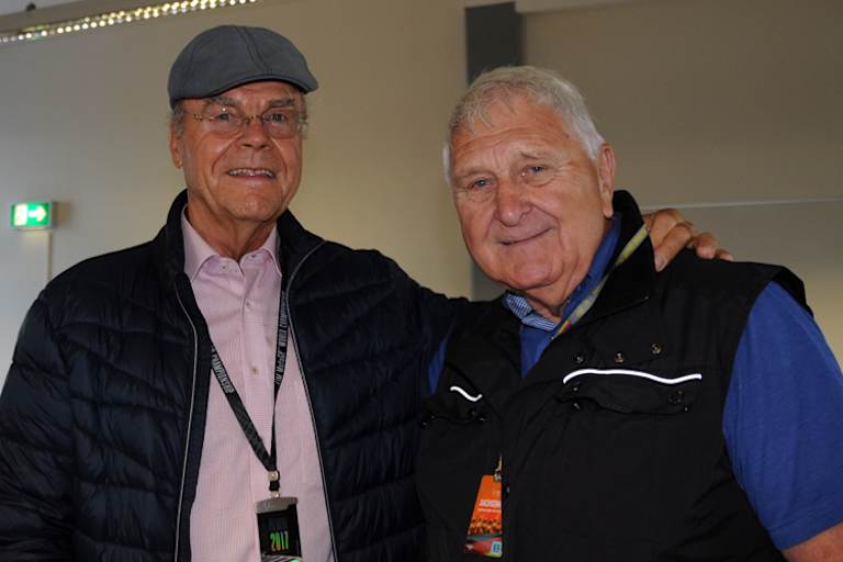 Willy Läderach (re.) mit Straßen-Motorrad-Weltmeister Dieter Braun