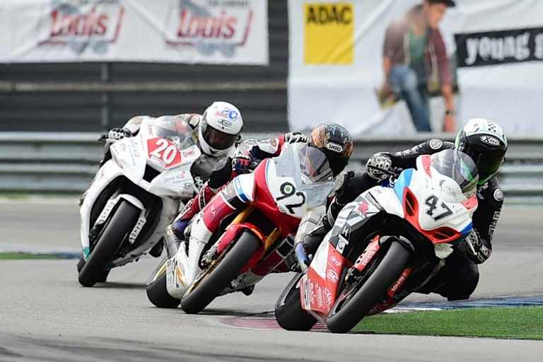Marc Buchner (vorne) fährt auch 2015 Suzuki