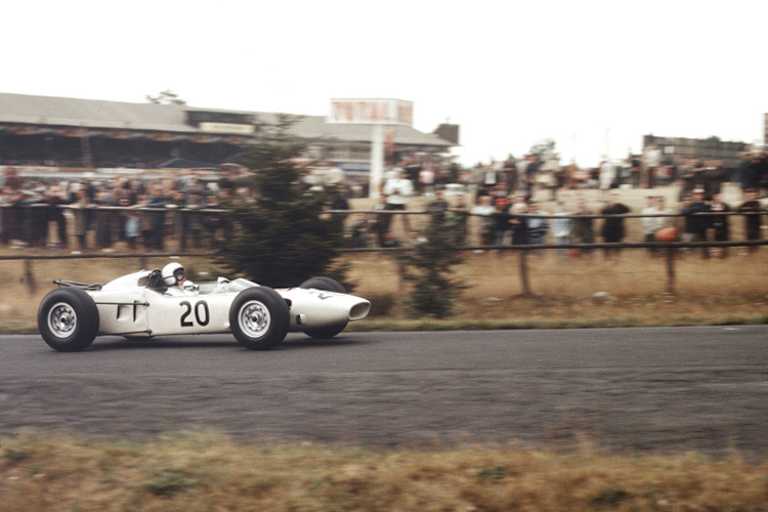Ronnie Bucknum mit seinem Honda auf dem Nürburgring 1964