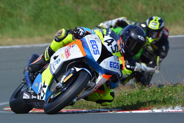 Bühn auf dem Weg zum Podest