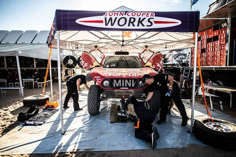 Servicearbeiten am Mini Buggy