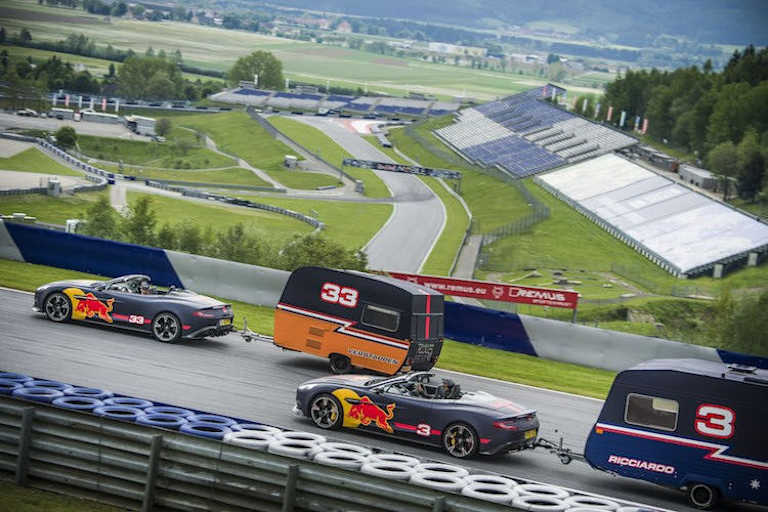 Verstappen und Ricciardo bei ihrem ungewöhnlichen Duell