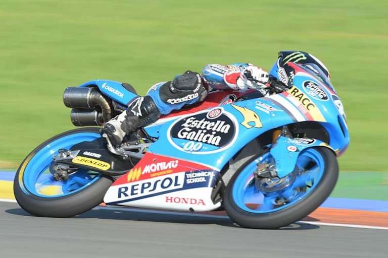 Aron Canet verlor den Titel durch eine Veletzung in Jerez und einen Zusammenstoß mit Lorenzo Dalla Porta