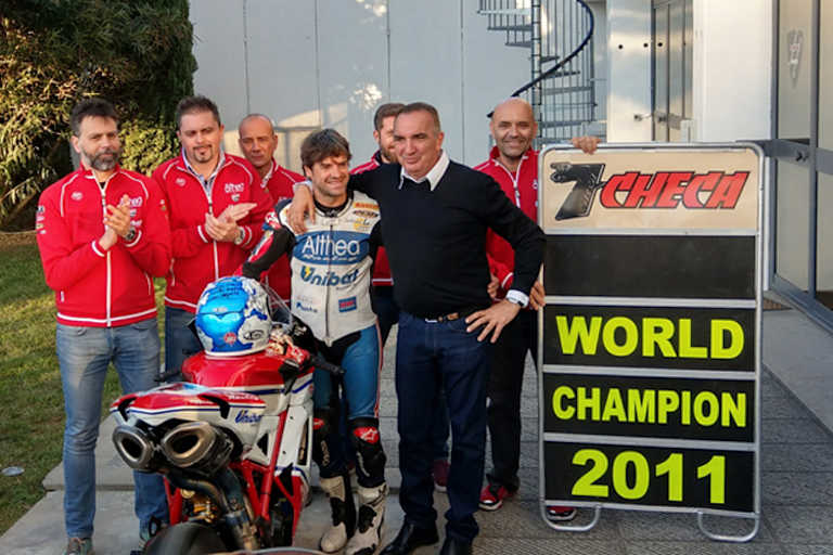 Weltmeister 2011: Carlos Checa (li.) und Teamchef Genesio Bevilacqua