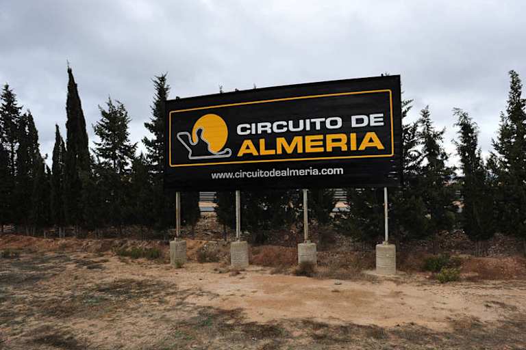 So sieht es bei der Einfahrt zur Rennstrecke aus