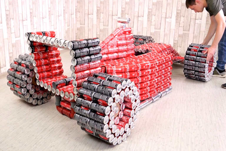 Ein Formel-1-Renner aus Cola-Dosen