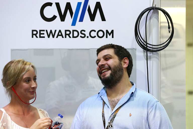 In Katar 2015: Anthony Constantinou mit Cal Crutchlows Frau Lucy