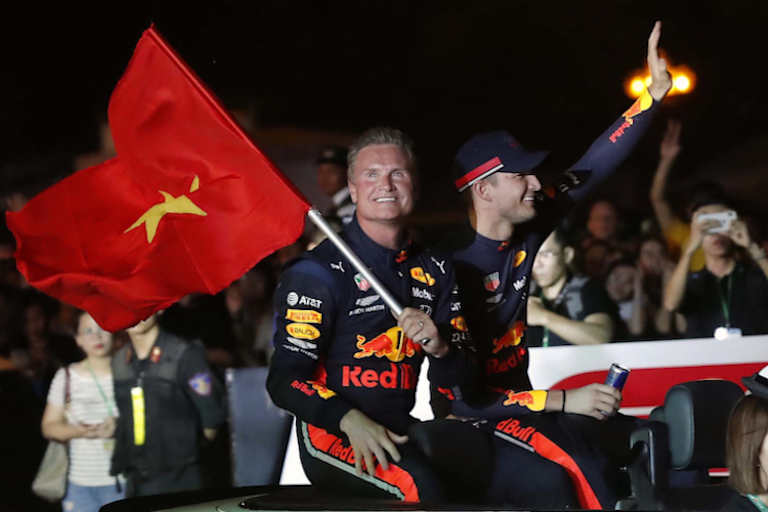 Neben dem Schotten durfte auch Red Bull Racing-Simulatorpilot Jake Dennis ans Steuer  