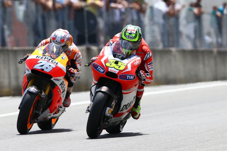 Im Rennen von Mugello: Cal Crutchlow (35) gegen Dani Pedrosa (26)