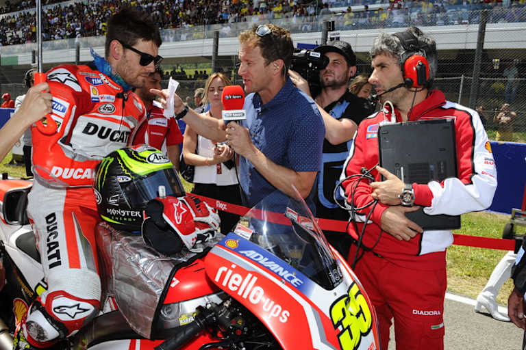 Cal Crutchlow mit Neil Hodgson vom TV-Sender BT-Sport