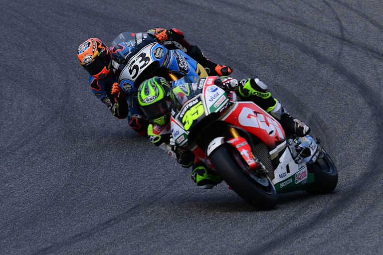 Cal Crutchlow im Rennen in Mugello vor Tito Rabat