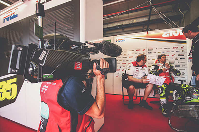 Cal Crutchlow an der LCR-Box