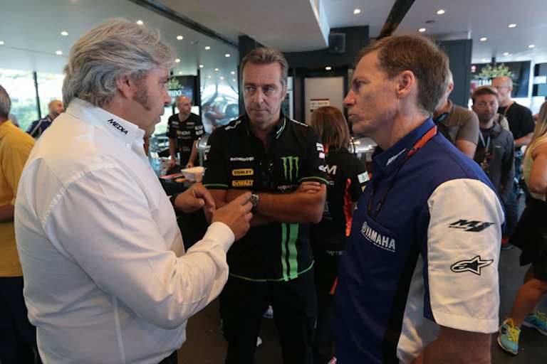 Die involvierte Chefetage: Forward-Boss Giovanni Cuzari, Tech3-Besitzer Hervé Poncharal und Yamaha-Teamdirektor Lin Jarvis (v. li.)